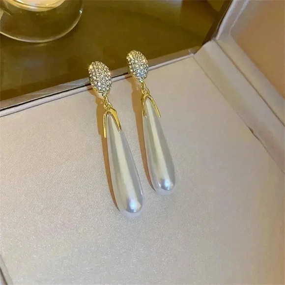 White Women's Large Teardrop Faux Pearl & Rhinestone Decor Earrings - Picture 4 of 5